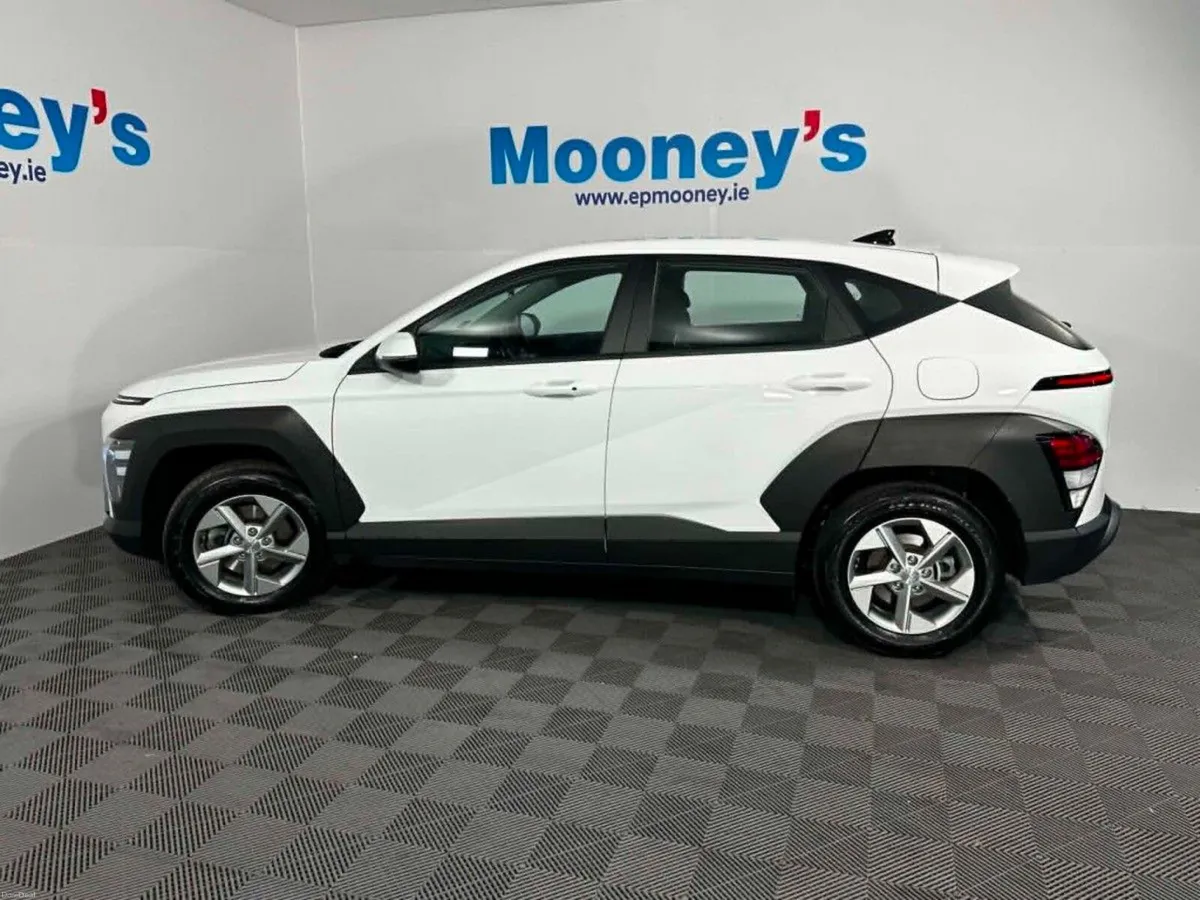 Hyundai KONA HYBRID SIGNATURE 1.6L PETROL COMPACT - Image 4