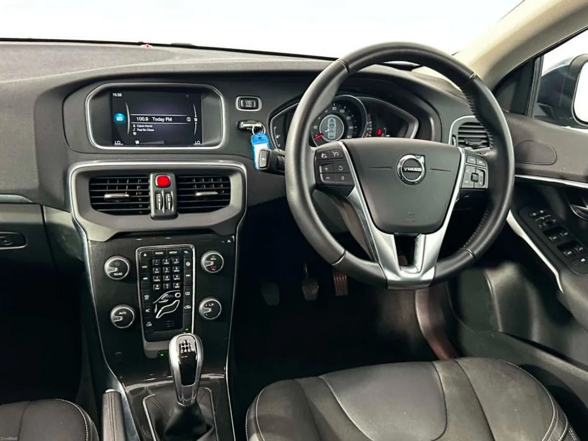 Volvo V40 T2 (122hp) Momentum Edition - Test Drive - Image 6