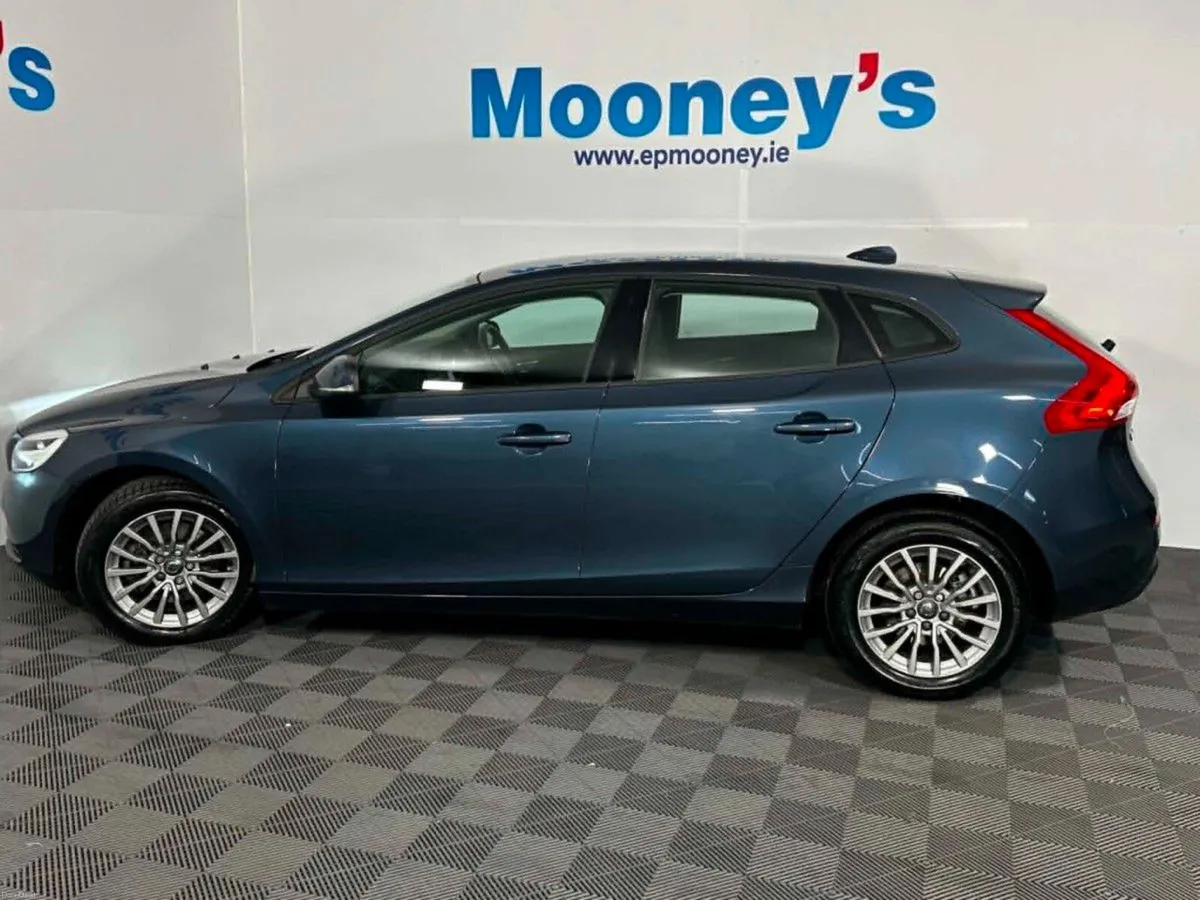 Volvo V40 T2 (122hp) Momentum Edition - Image 4