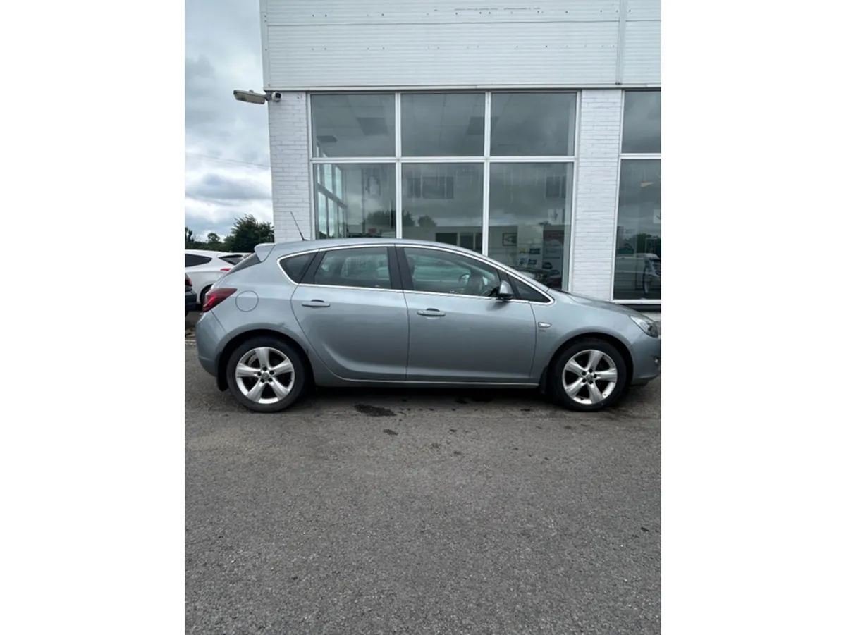 Vauxhall Astra 2012 - Image 2