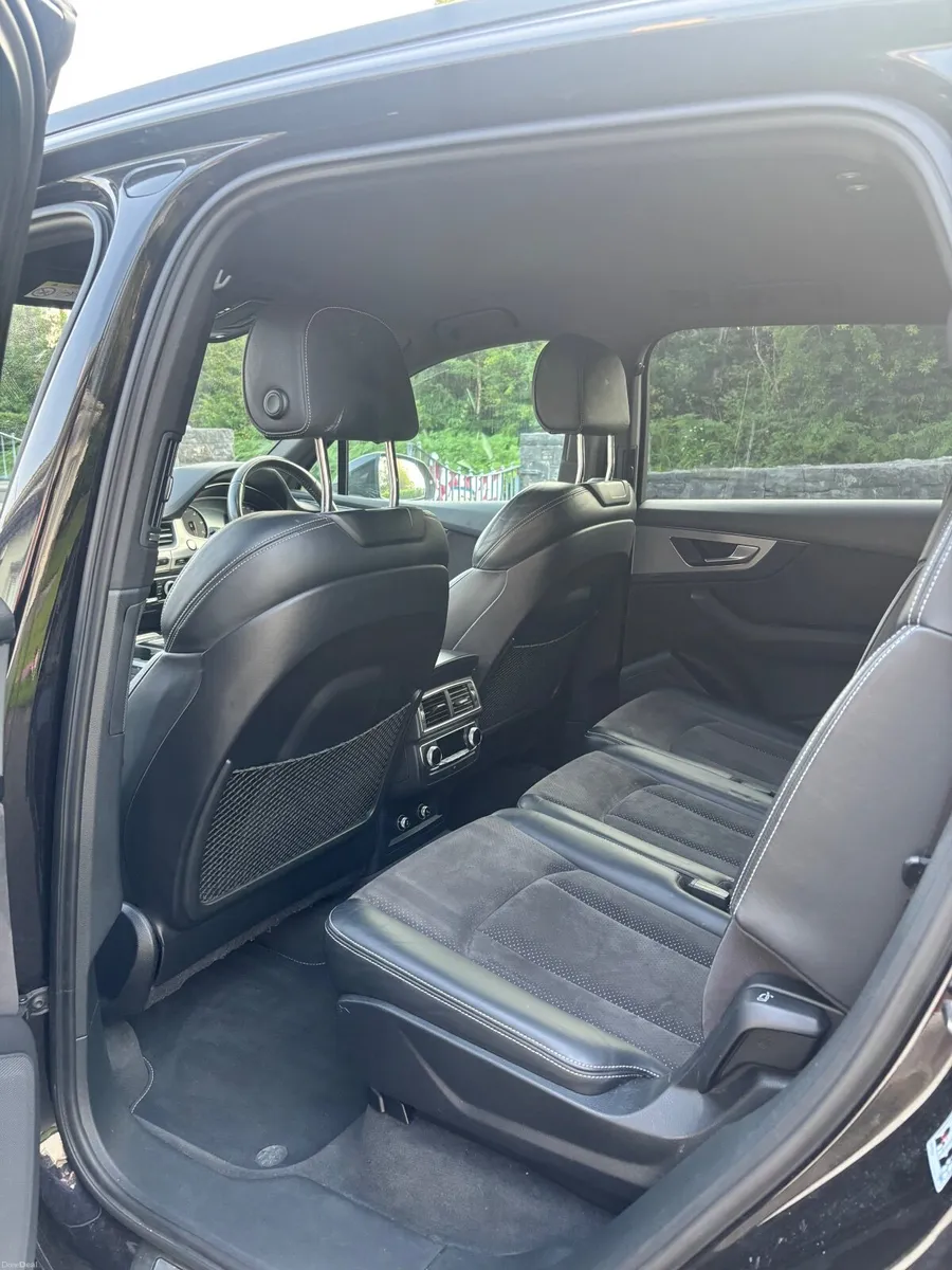 Audi Q7 Black Edition 7 Seats - 2018 - Image 4