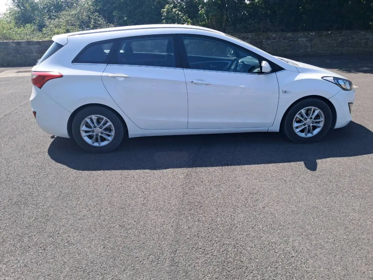Hyundai i30 1.6 CRDI estate - Image 2