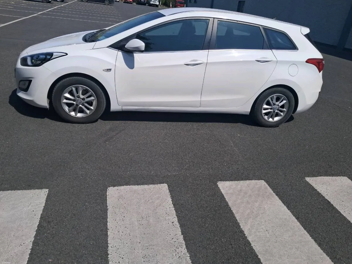 Hyundai i30 1.6 CRDI estate - Image 4