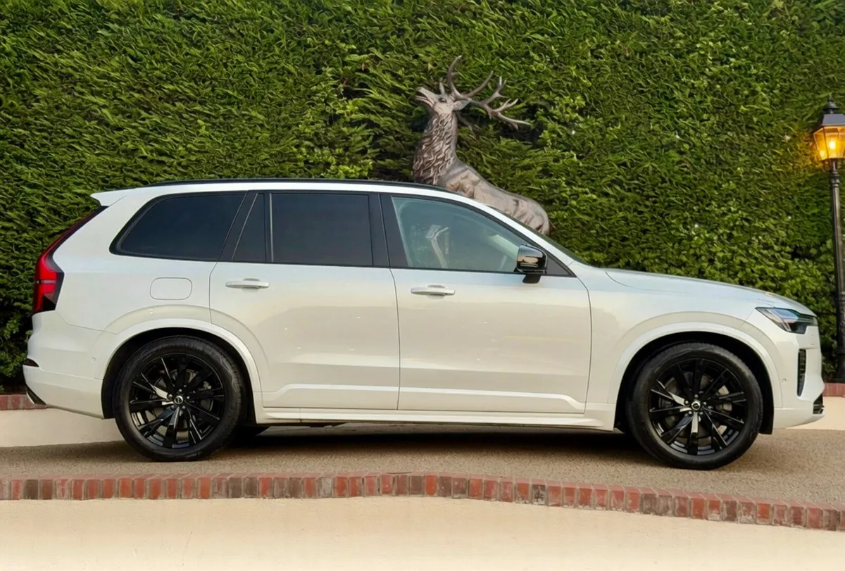 Volvo XC90 DARK PLUS 455BHP Great spec 7 seats - Image 3