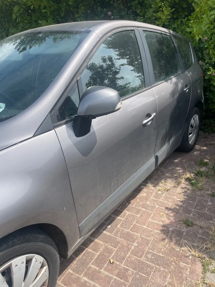 Renault Grand Scenic 2010 - Image 2