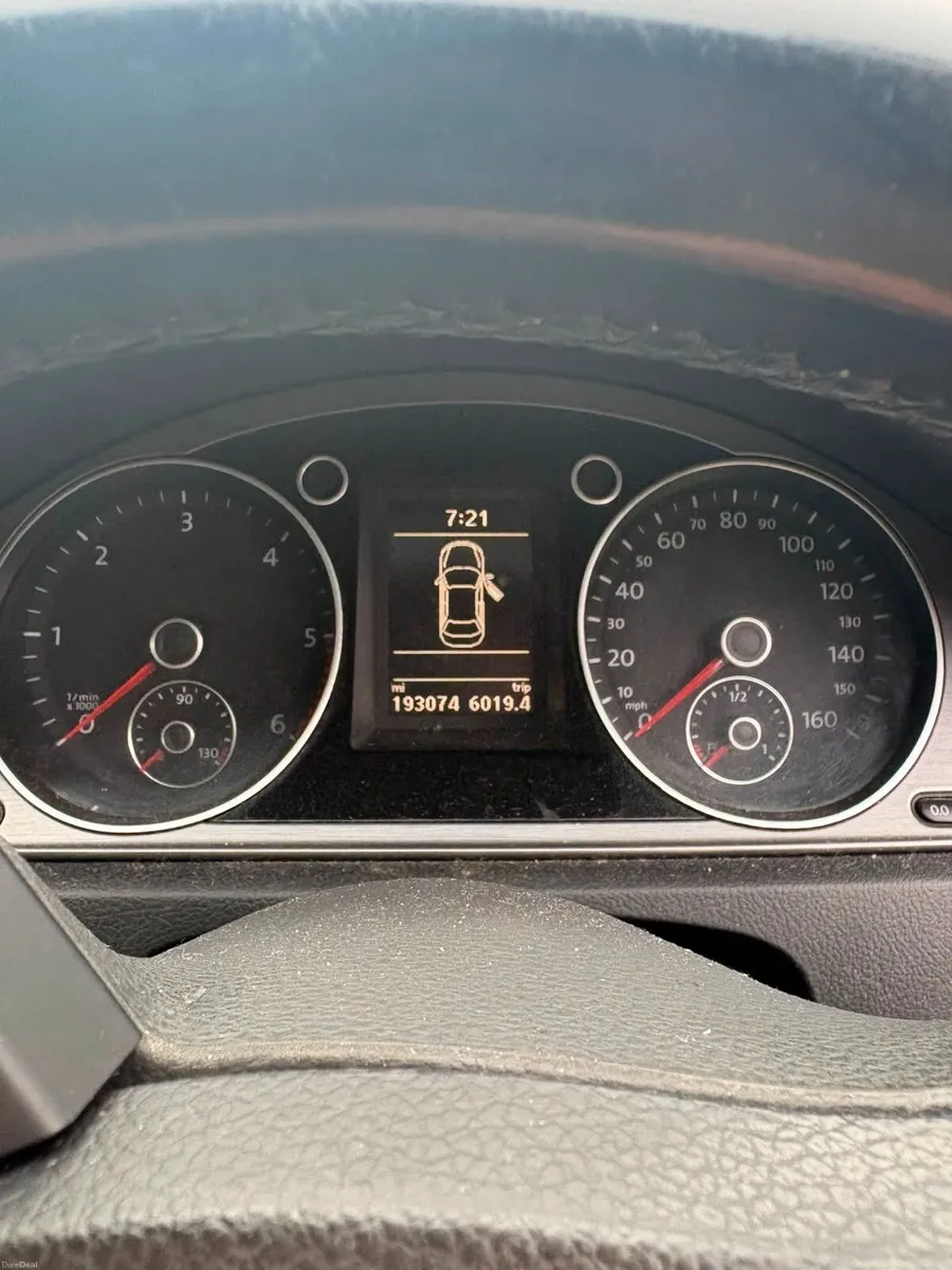 2014 1.6L Highline Passat (leather seats, sunroof) - Image 3