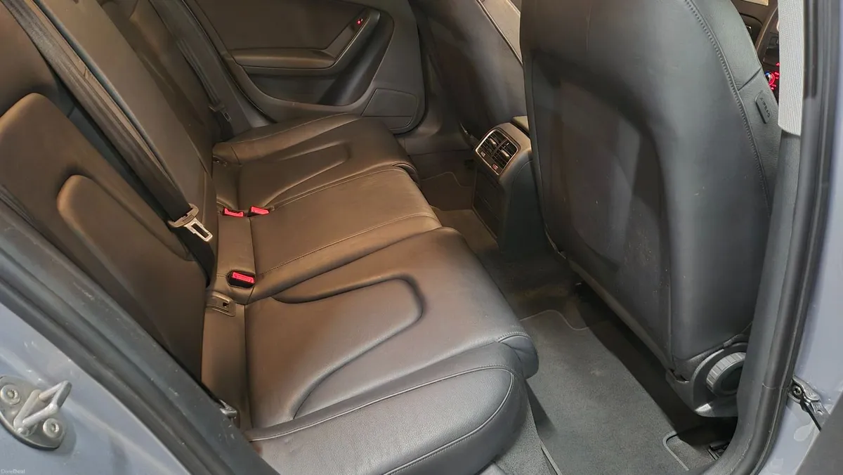 Audi A4 2015 Avant - Image 2