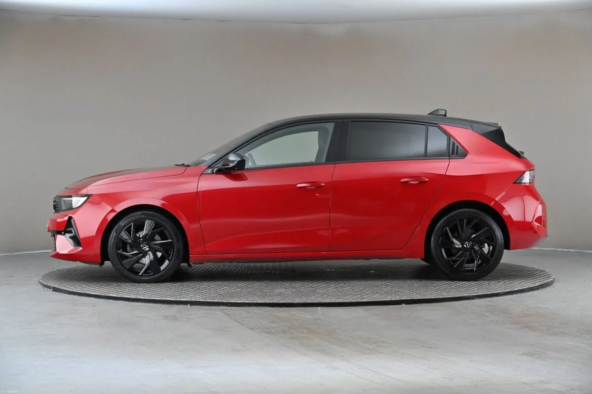 Opel Astra 1.2 SRI 6SPD 130BHP **SPORT SEATS**360 - Image 5