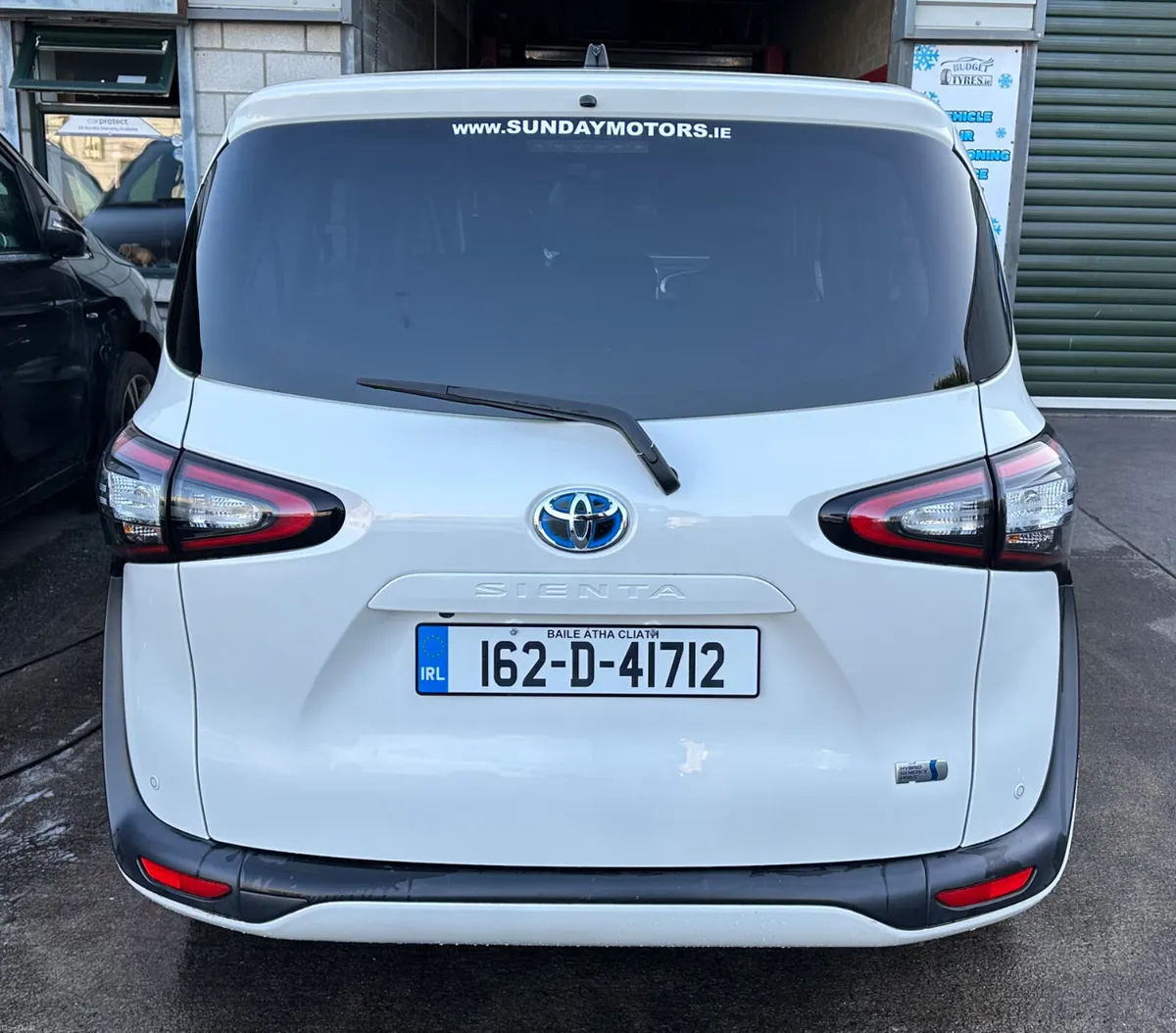 Automatic 7 seater Toyota hybrid - Image 4