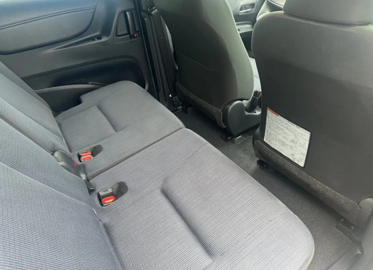 Automatic 7 seater Toyota hybrid - Image 6
