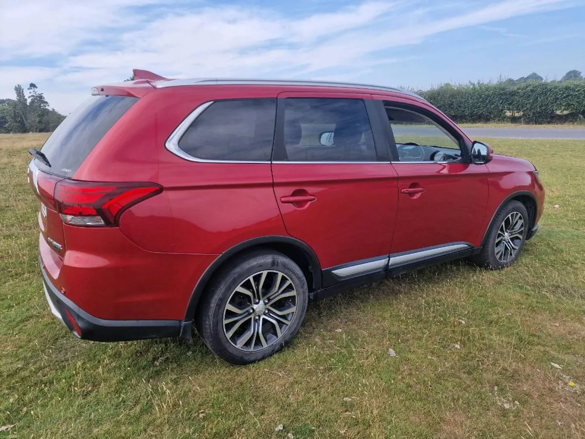 Mitsubishi outlander 2017 Automatic 7seater - Image 4