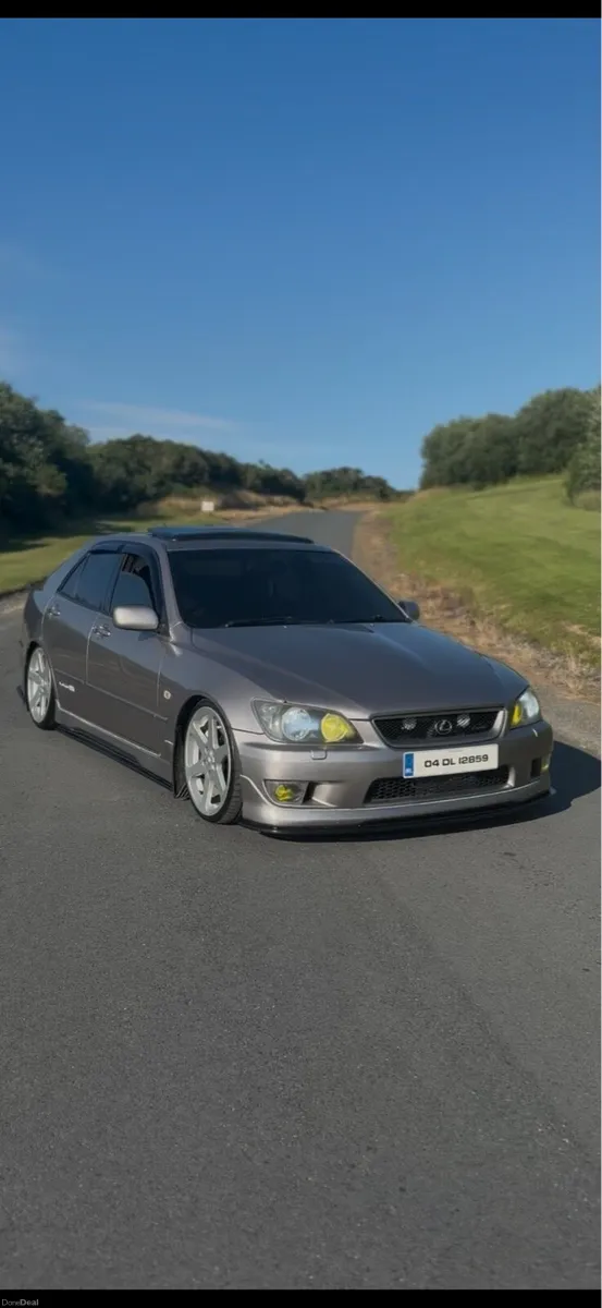 Le Lexus is200 - Image 3
