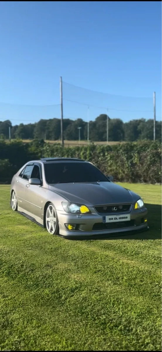 Le Lexus is200 - Image 1