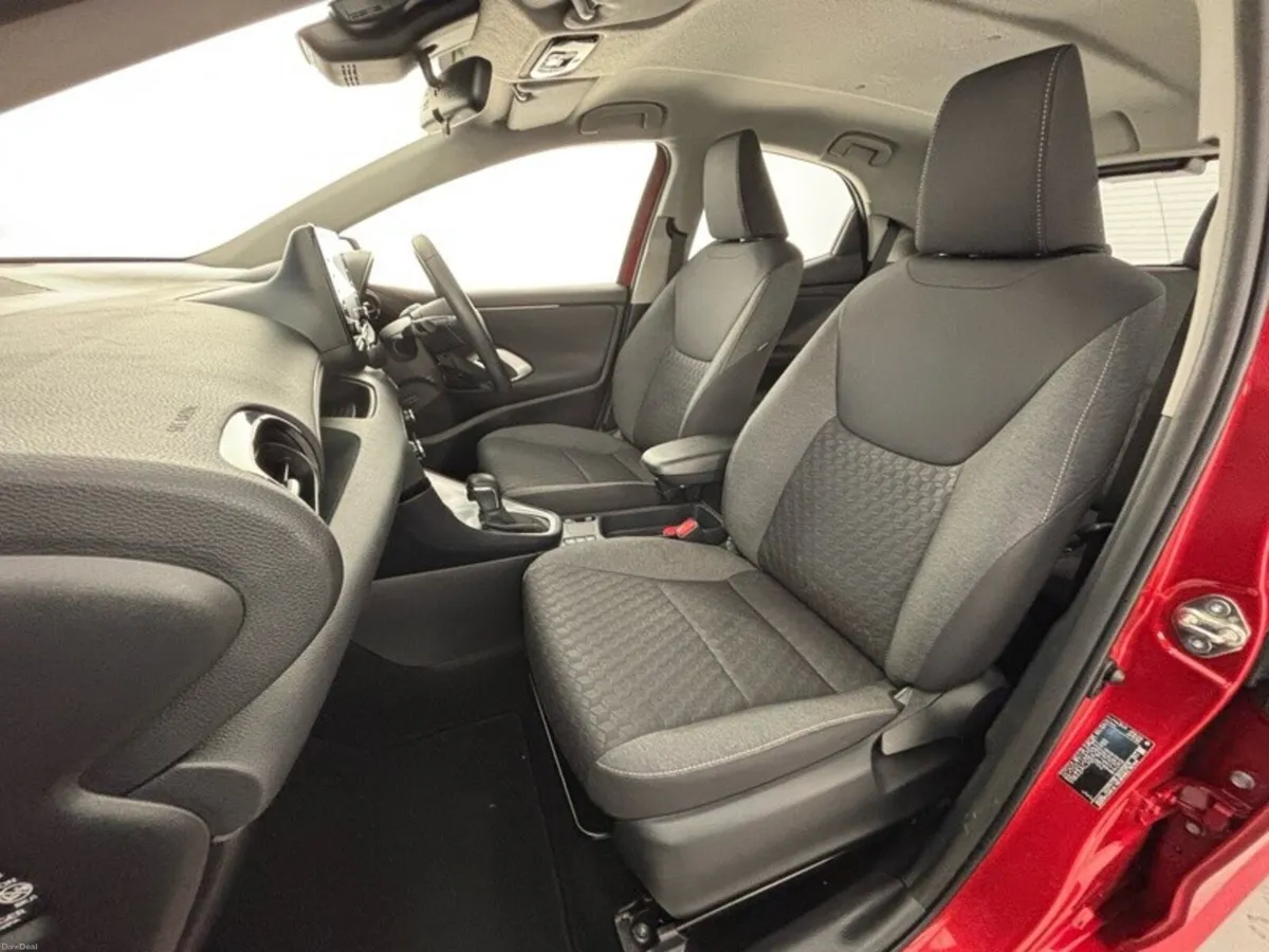 Toyota Yaris HYBRID LUNA - Image 6