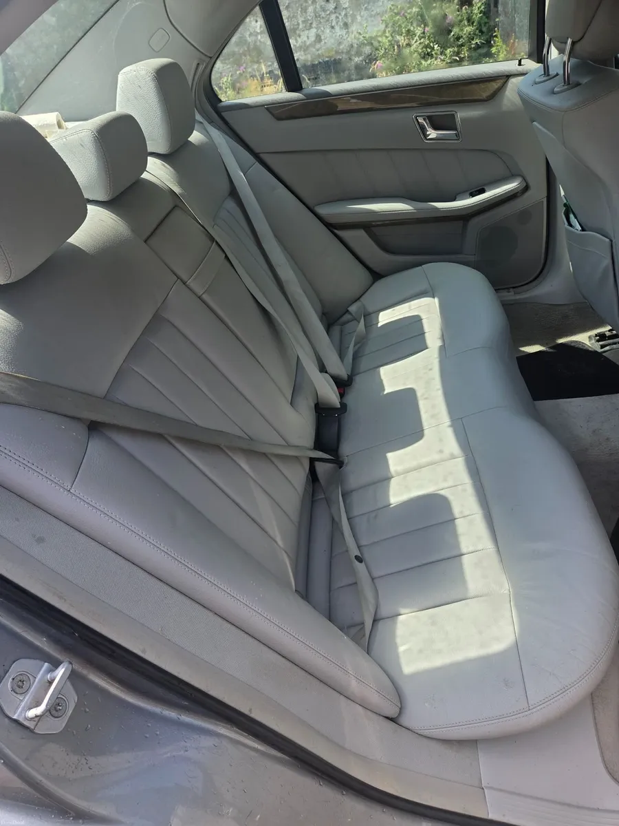 Mercedes-Benz E-Class 2010 - Image 5