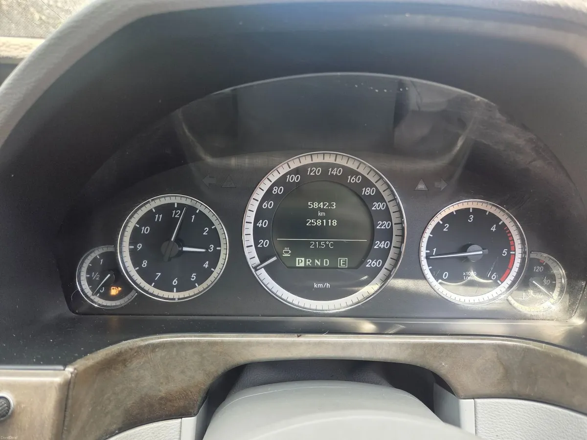 Mercedes-Benz E-Class 2010 - Image 6