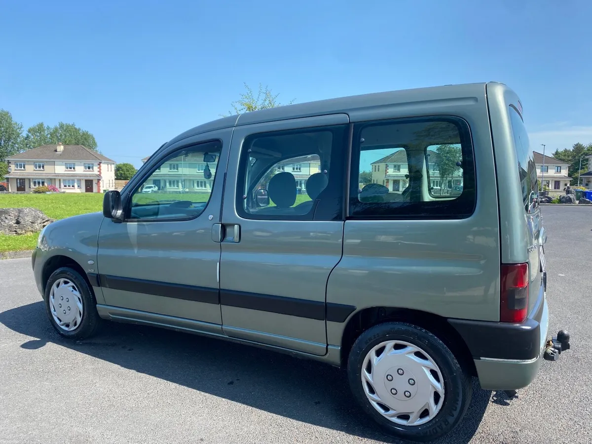 Van - Image 2