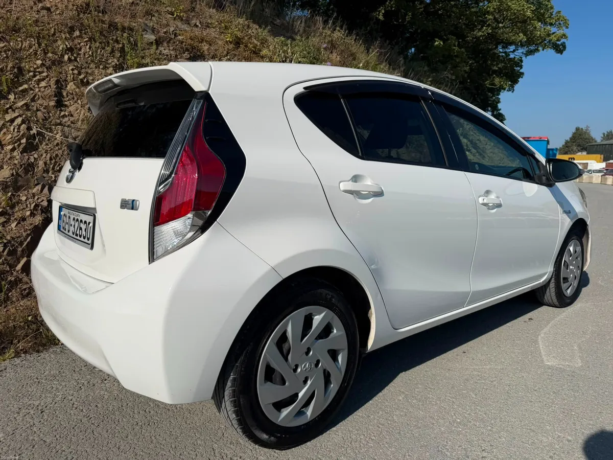 2015 TOYOTA AQUA 1.5 AUTO HYBRID - Image 3
