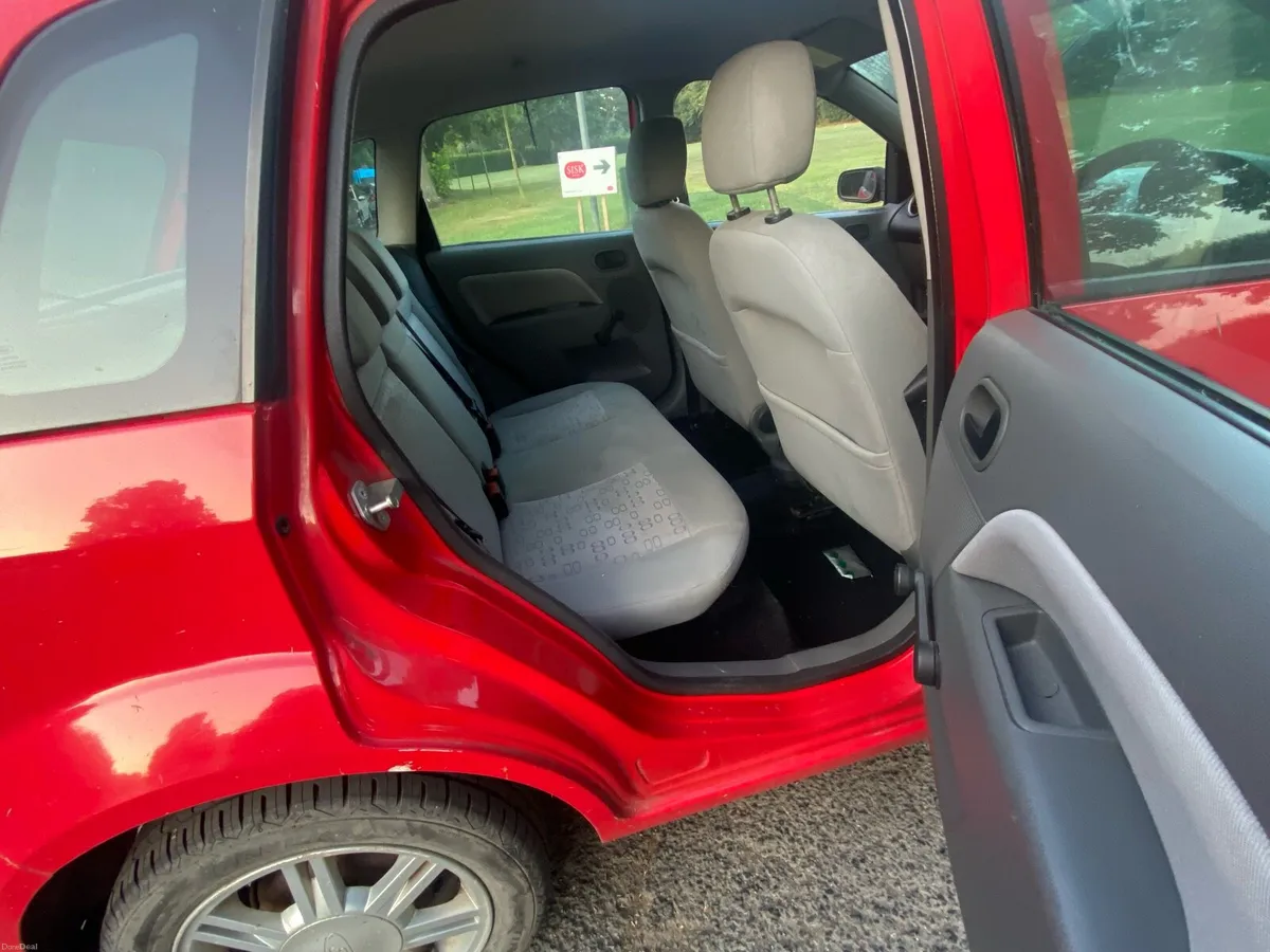 Ford fiesta 5 door 1.4 petrol very clean car - Image 6