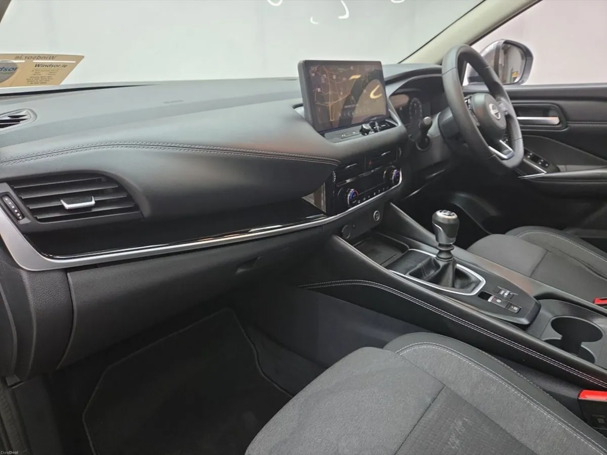 Nissan Qashqai 1.3 PET MILD HYBRID SV PREMIUM **SC - Image 4