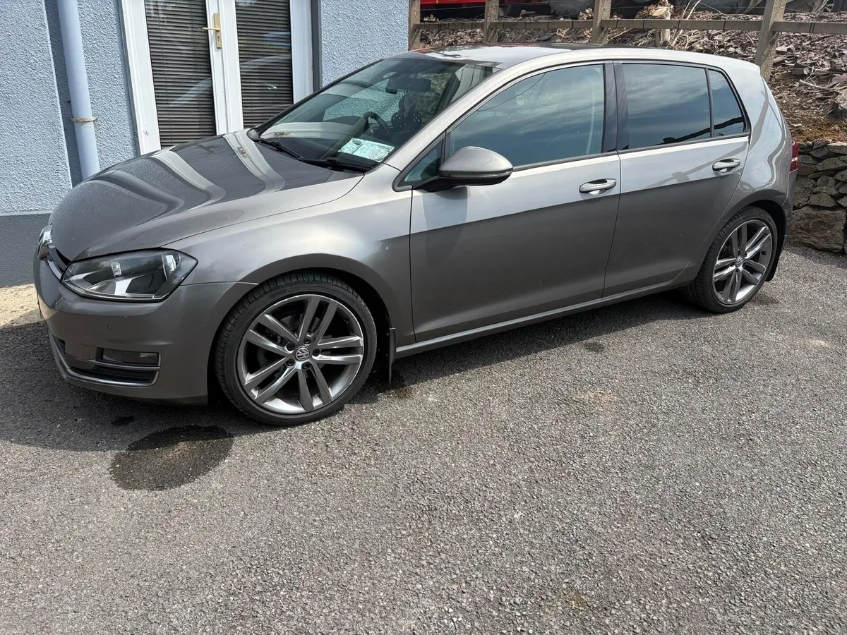 Volkswagen Golf 1.6 TDI Leather & CarPlay - Image 2