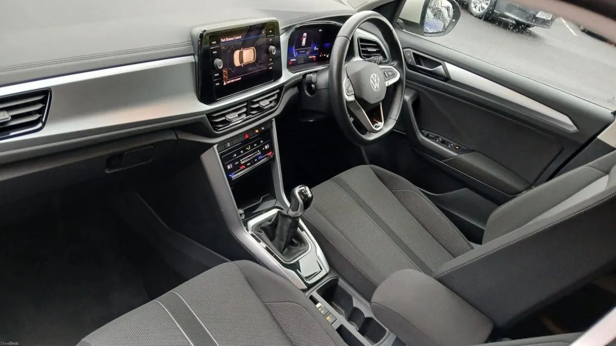 Volkswagen T-Roc Life 2.0 TDI 116HP **REAR VIEW CA - Image 5
