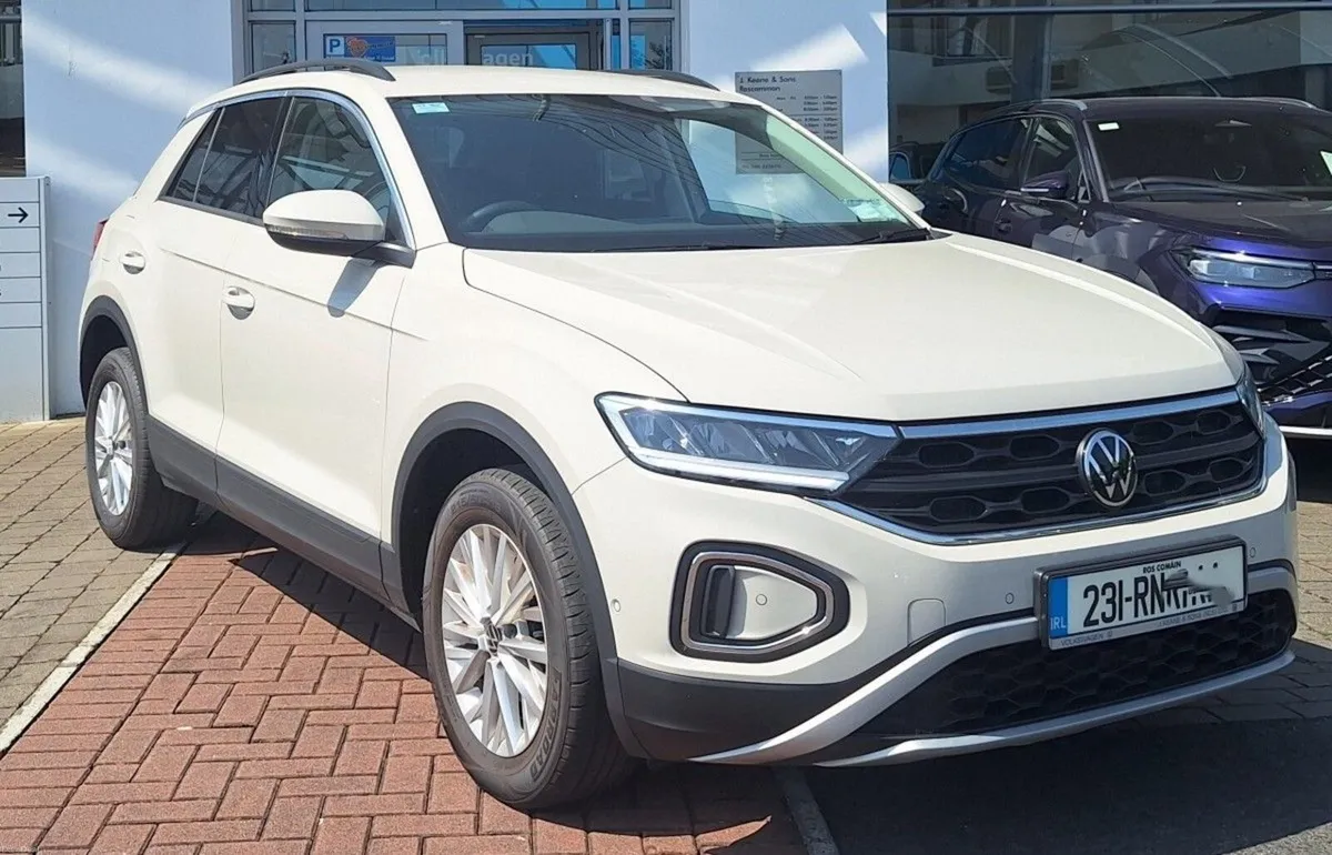 Volkswagen T-Roc Life 2.0 TDI 116HP **REAR VIEW CA - Image 1