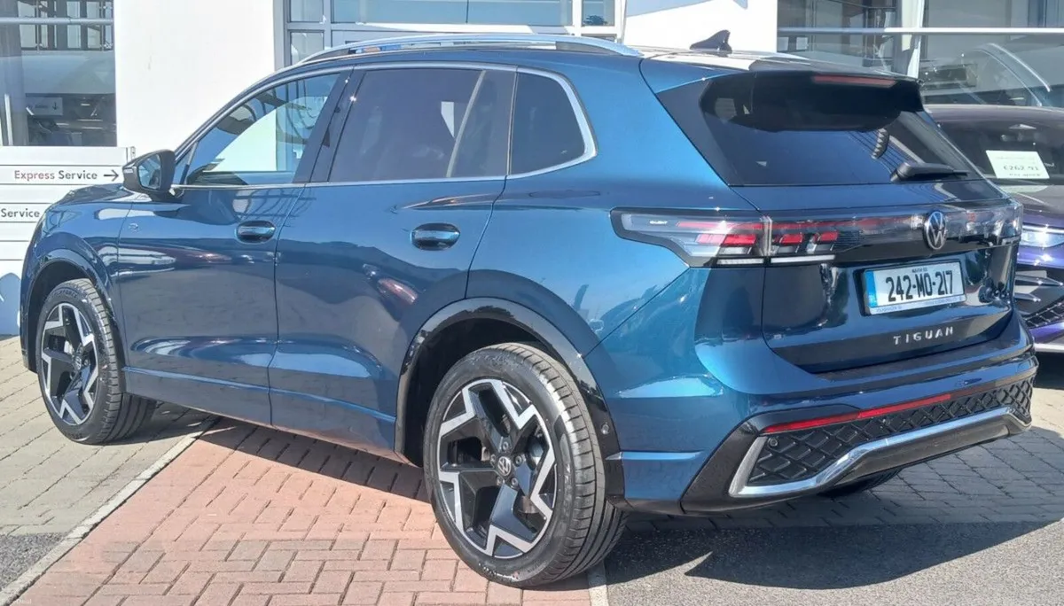 Volkswagen Tiguan R-Line  2.0 TDI 150HP DSG **REAR - Image 4