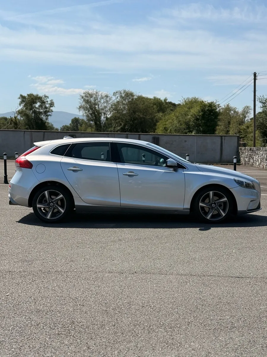 Volvo V40 Automatic - Image 6