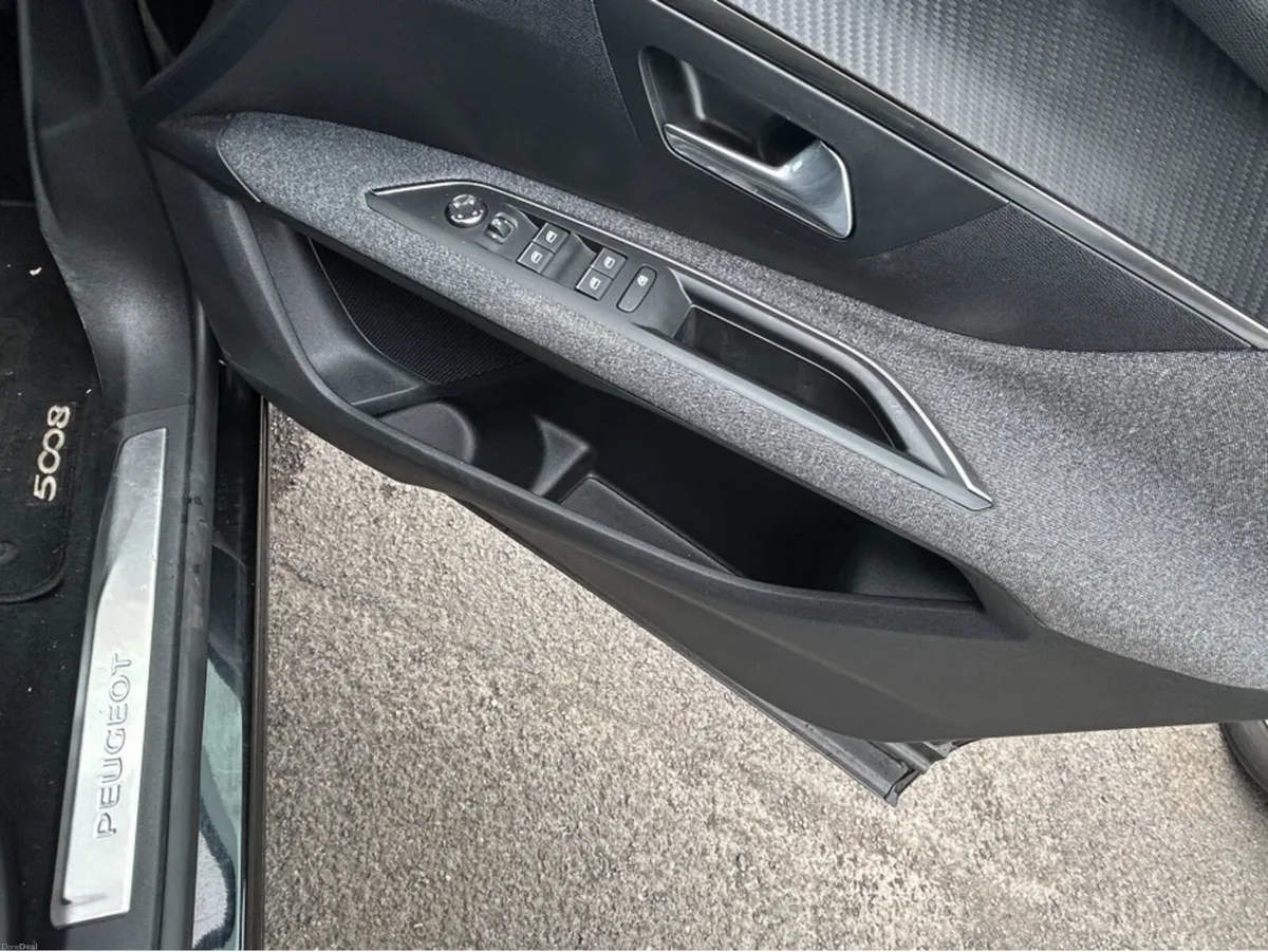 Peugeot 5008 2023 - Image 5