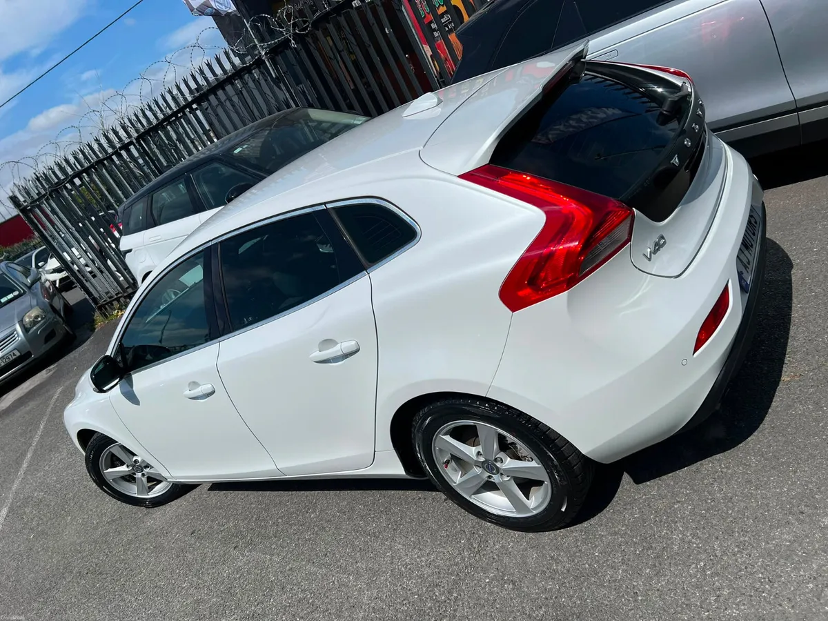 2014 VOLVO V40 1.6 AUTOMATIC - Image 5