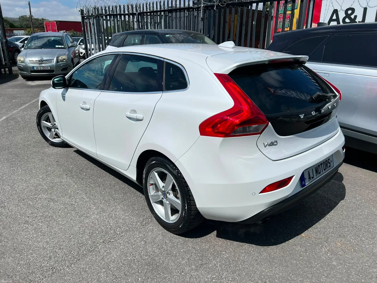 2014 VOLVO V40 1.6 AUTOMATIC - Image 4