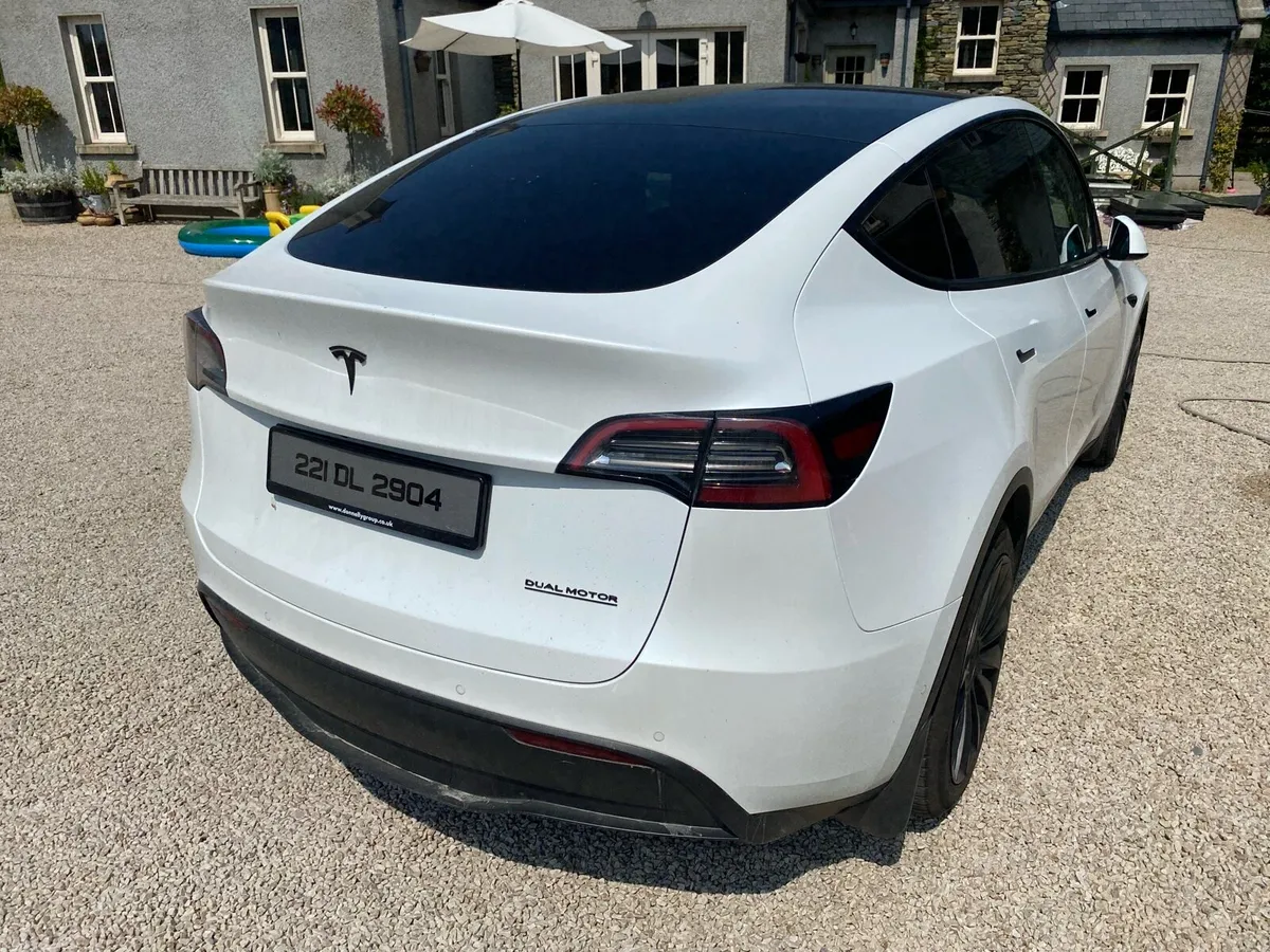 Tesla Model Y Long Range AWD - Image 4