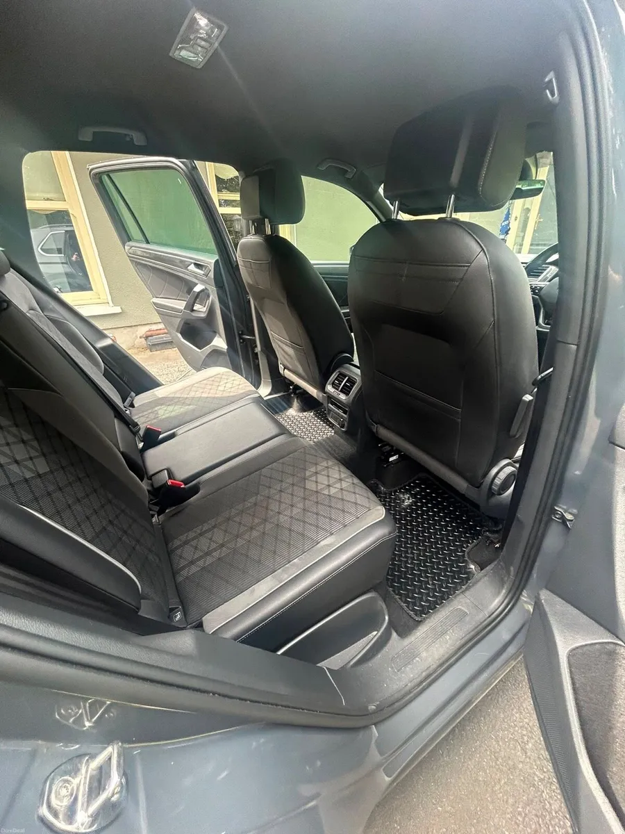 2021 Volkswagen Tiguan R Line - Image 4