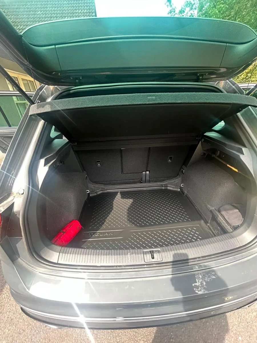 2021 Volkswagen Tiguan R Line - Image 6