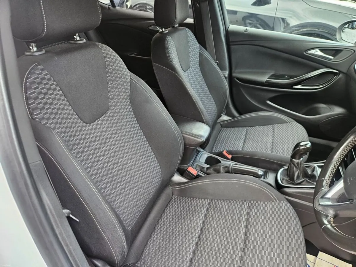 Vauxhall Astra 1.4 SRI 99BHP 5DR - Image 6