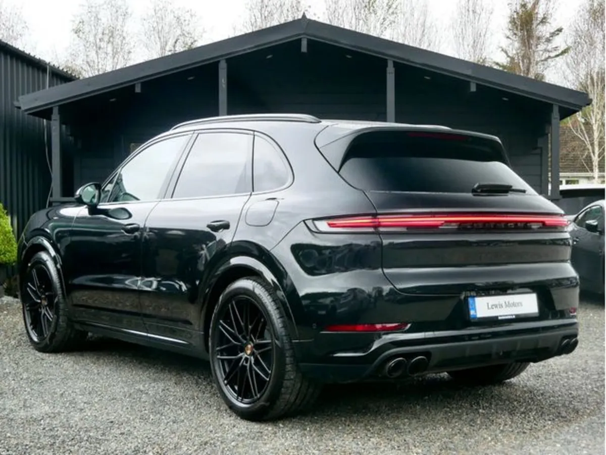 Porsche Cayenne 3 0 V6 E Hybrid, HIGH SPEC, SPORT - Image 4