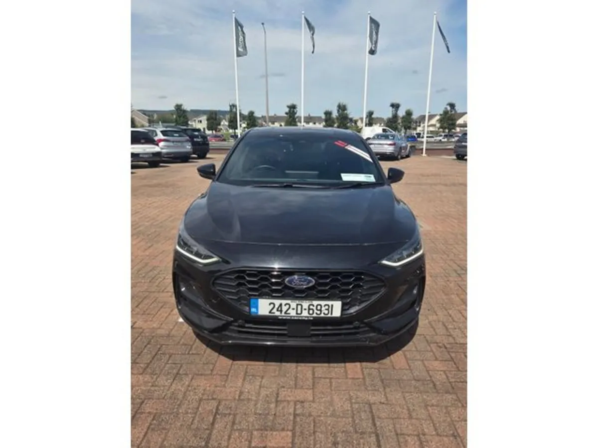 Ford Focus 1.0L ECO St-line 125PS MAN 4DR - Image 2