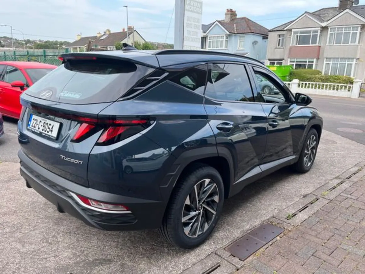 Hyundai Tucson ix35 Executive 5DR - Image 3