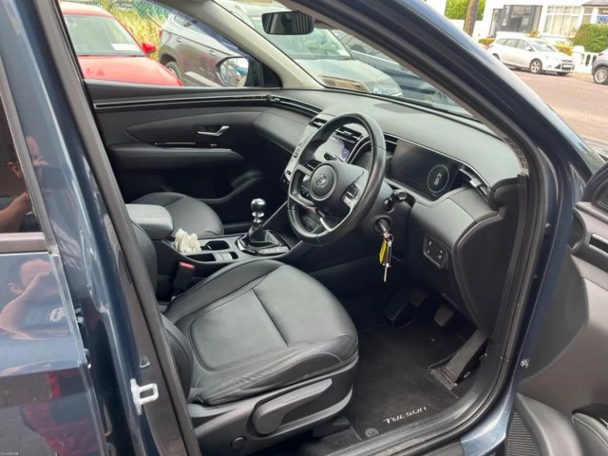 Hyundai Tucson ix35 Executive 5DR - Image 5
