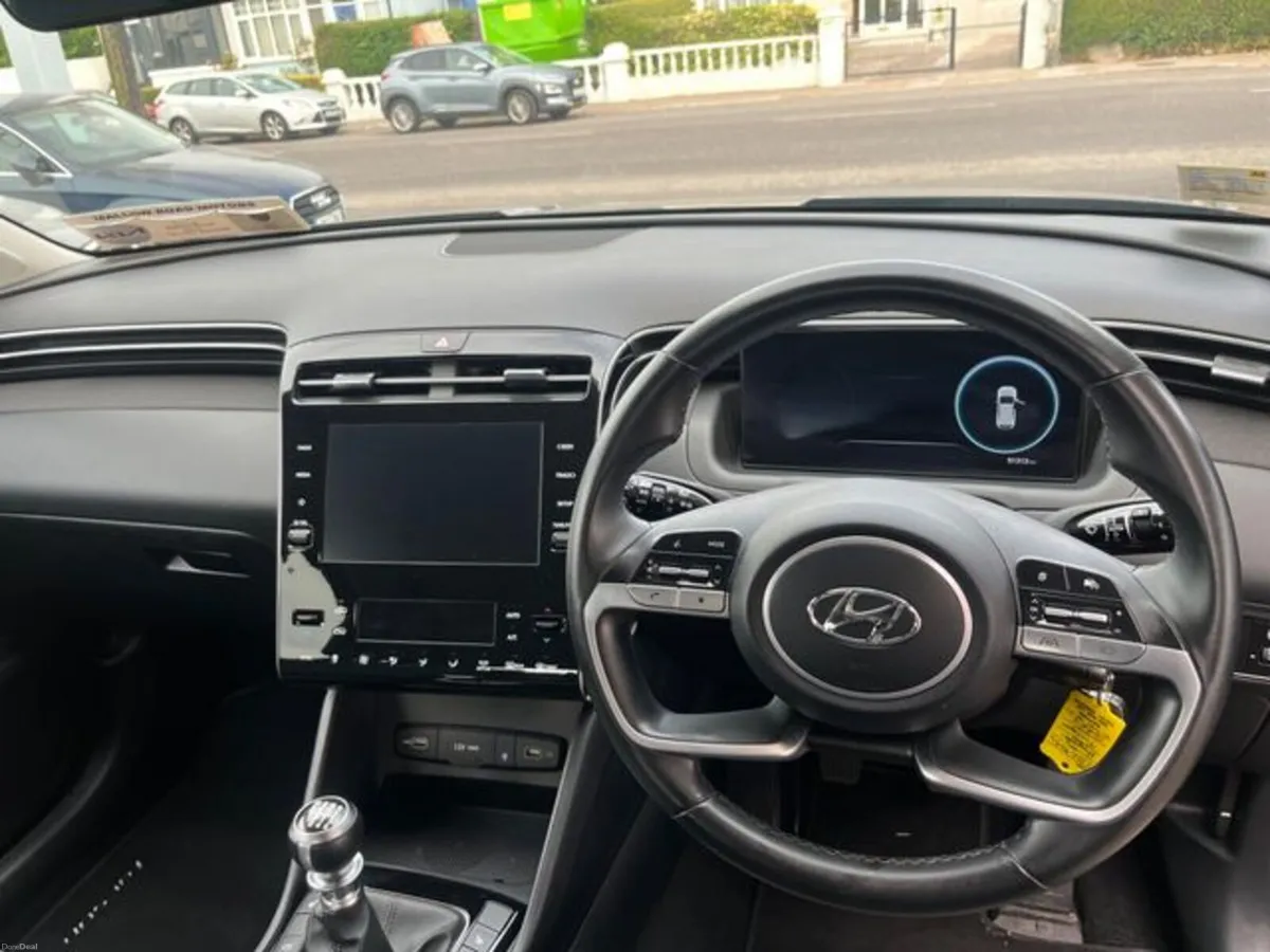 Hyundai Tucson ix35 Executive 5DR - Image 6