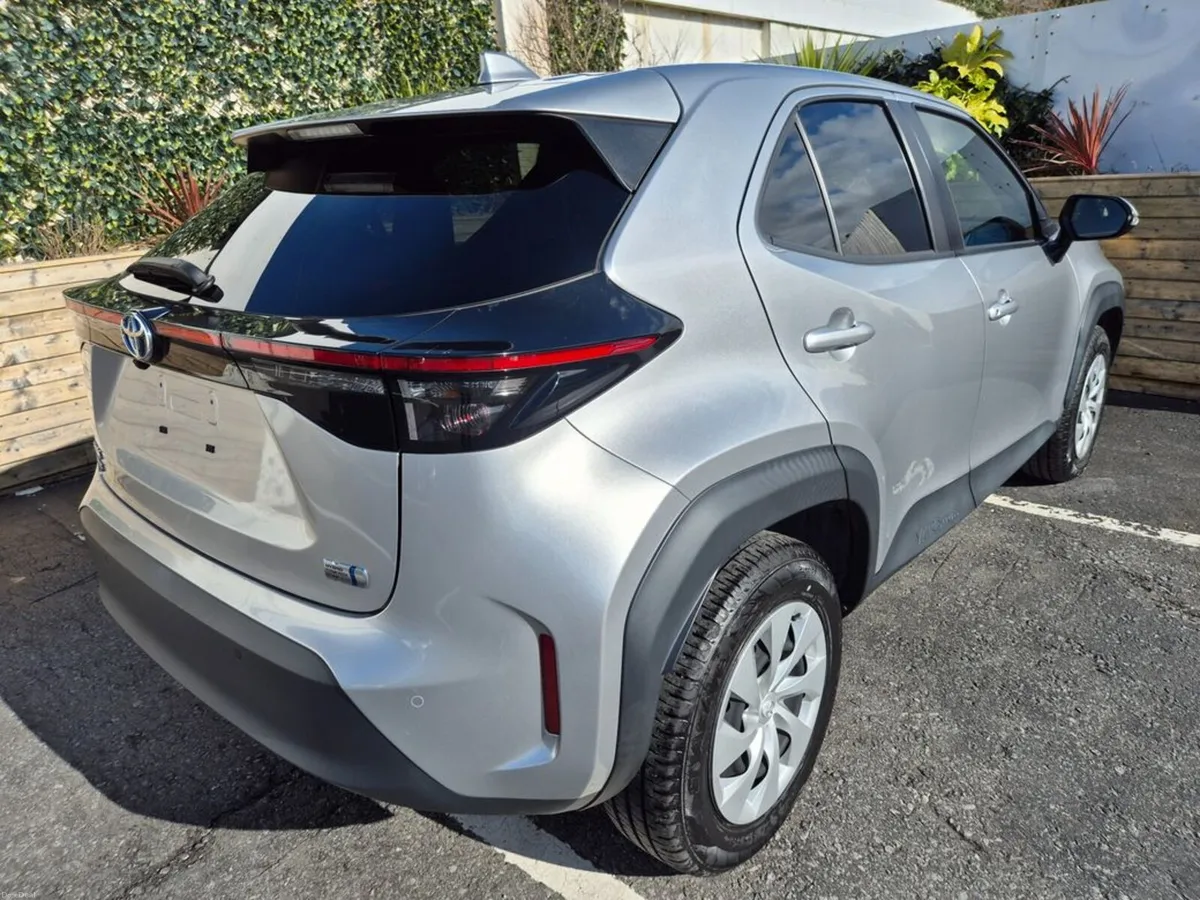 Toyota Yaris Cross 1.5 HYBRID / X SPEC / TAX €160 - Image 5