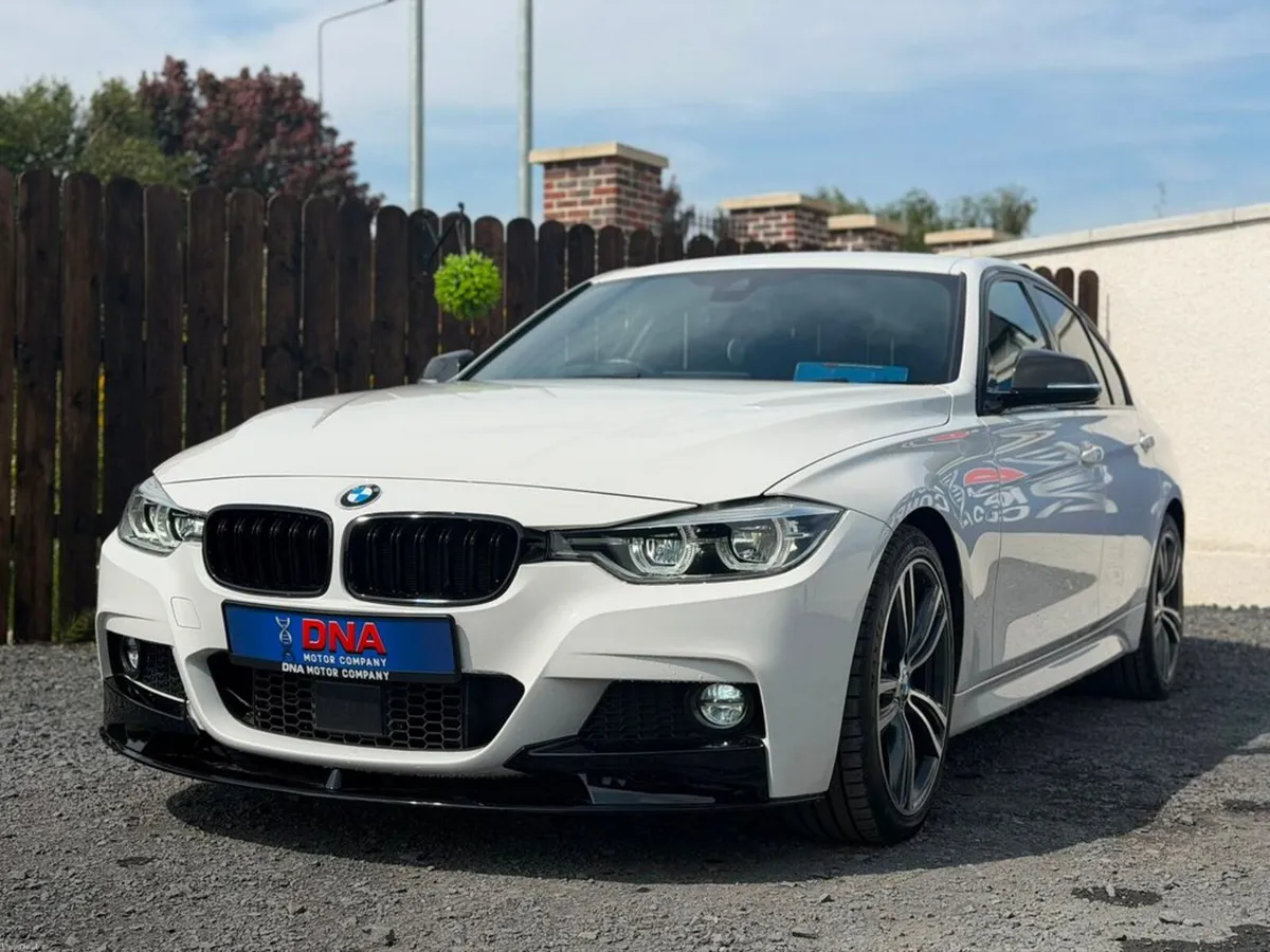 BMW 3-Series 320i - MSPORT - LOW KM - Image 3