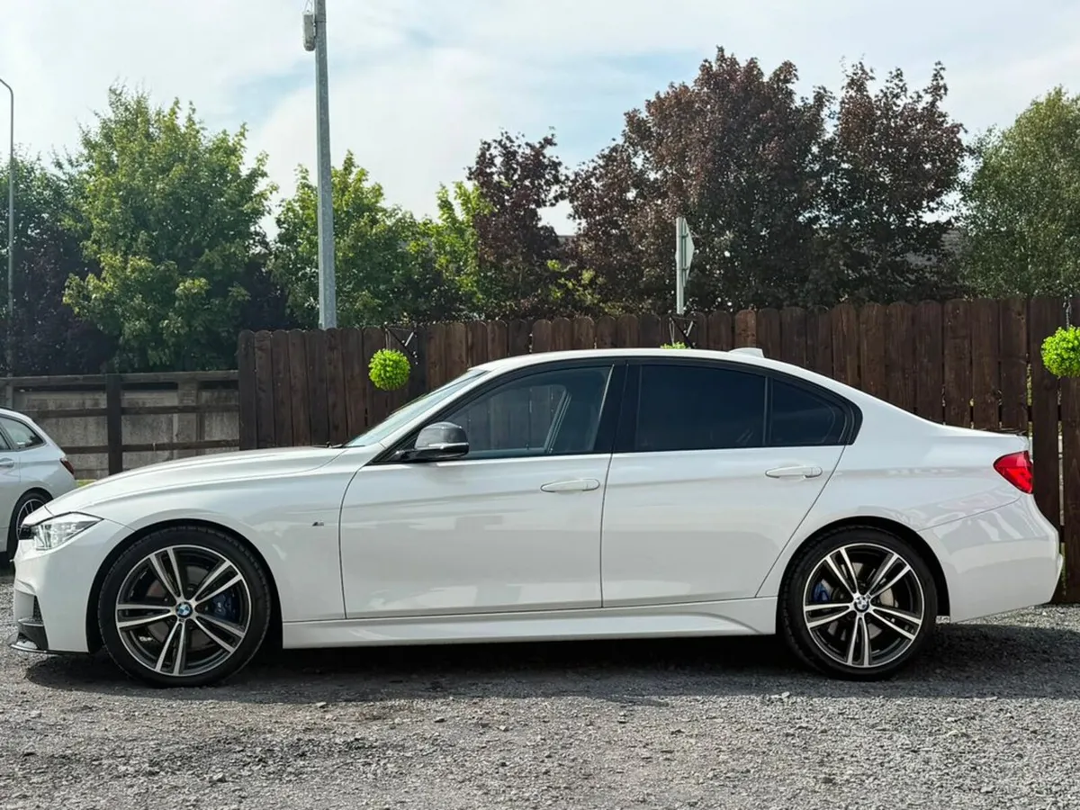 BMW 3-Series 320i - MSPORT - LOW KM - Image 4