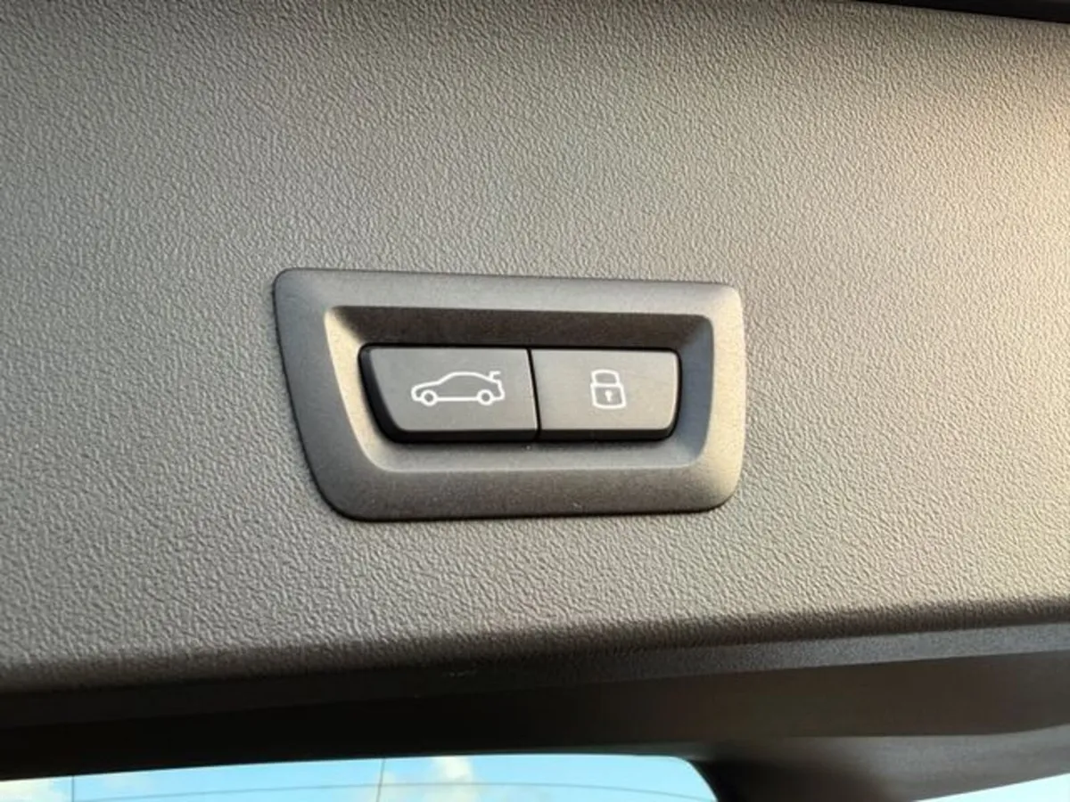 BMW X3 XDRIVE30E M SPORT - Image 6