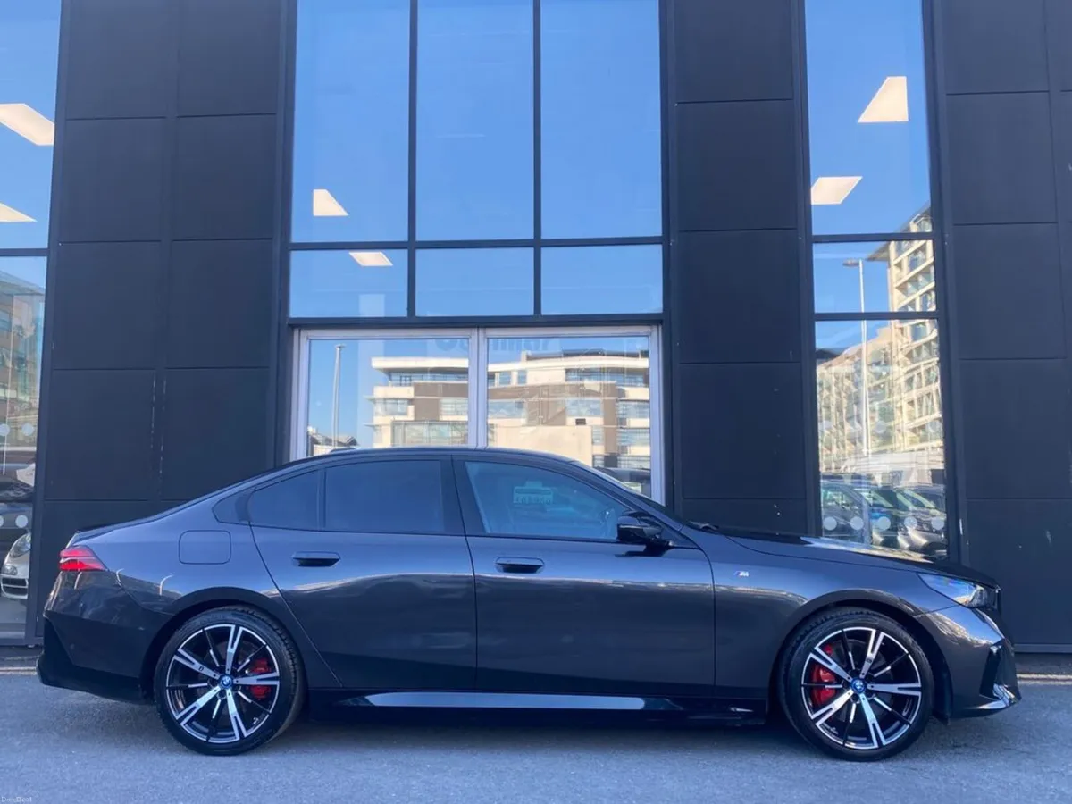 BMW i5 40e M-Sport Pro Auto EV - Image 4