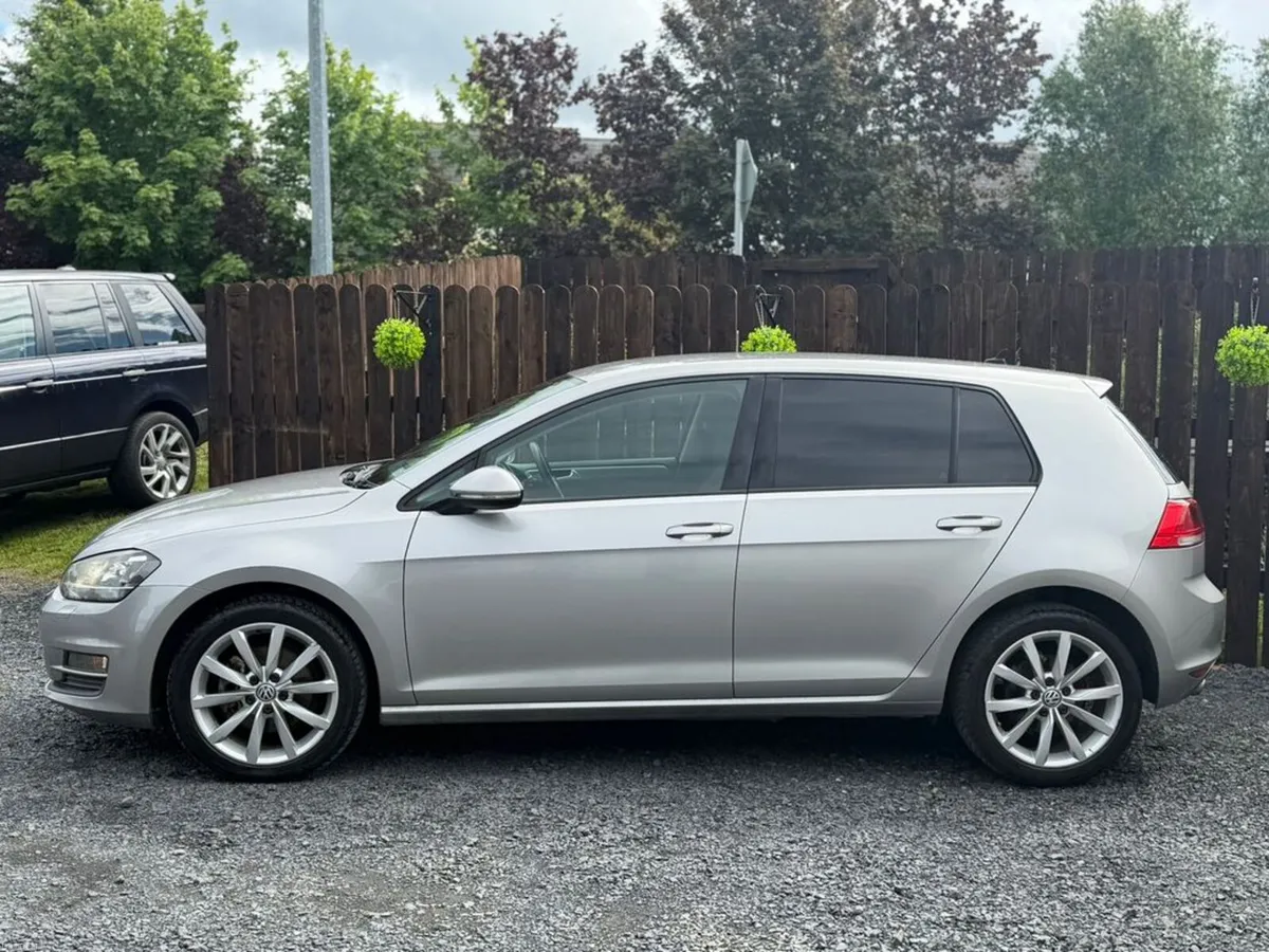 Volkswagen Golf AUTO -LOW KM - Image 4