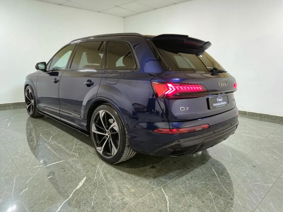 Audi Q7 TFSI E QUATTRO S LINE BLACK EDITION - Image 6