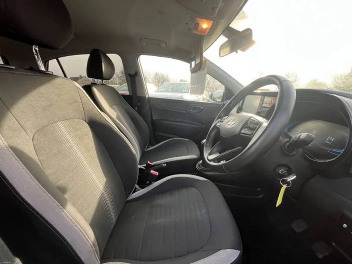 Hyundai i10 Deluxe Plus 5DR - Image 6
