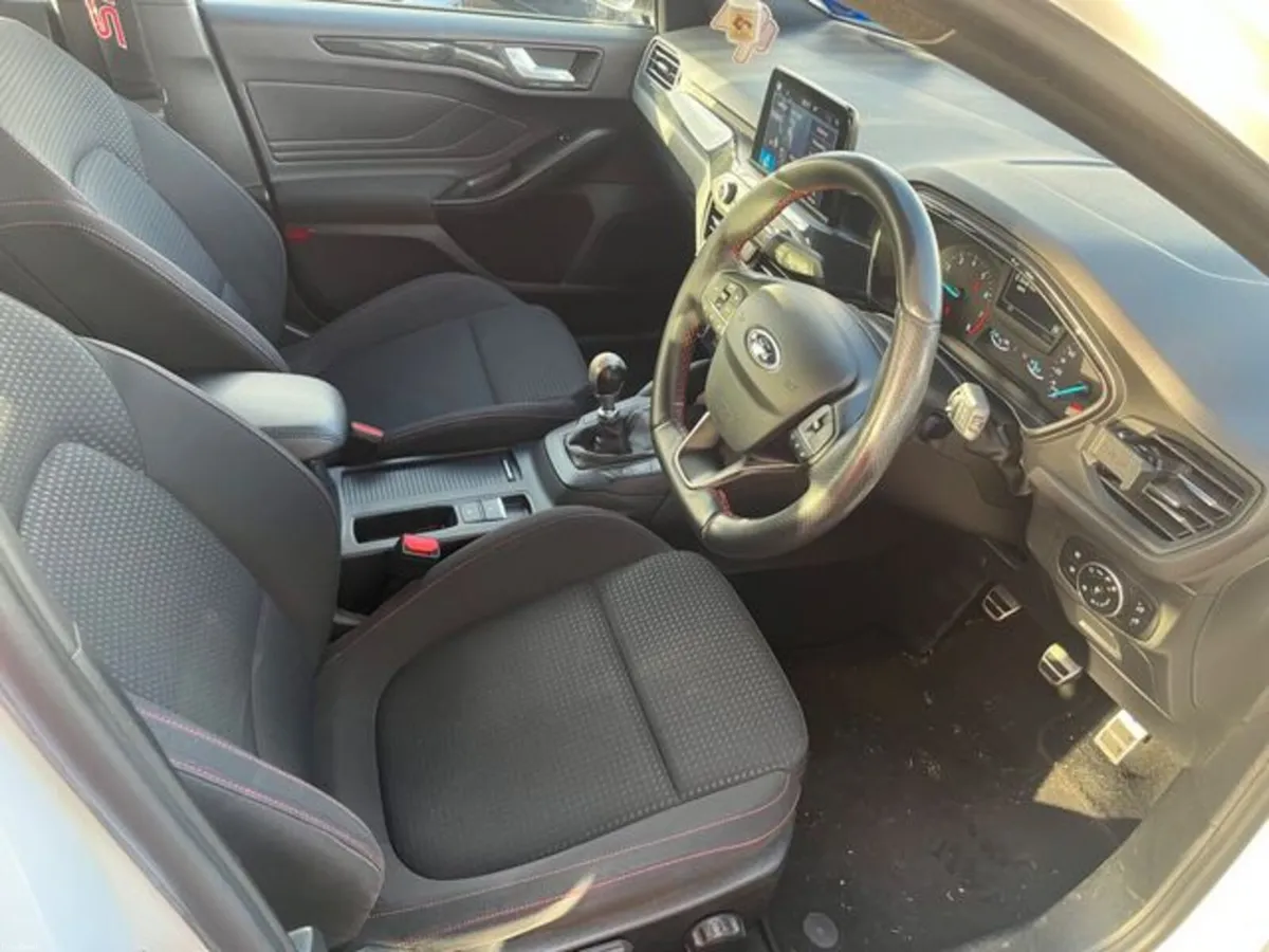 Ford Focus St-line 1.0 Ecoboost 125PS 4DR - Image 6